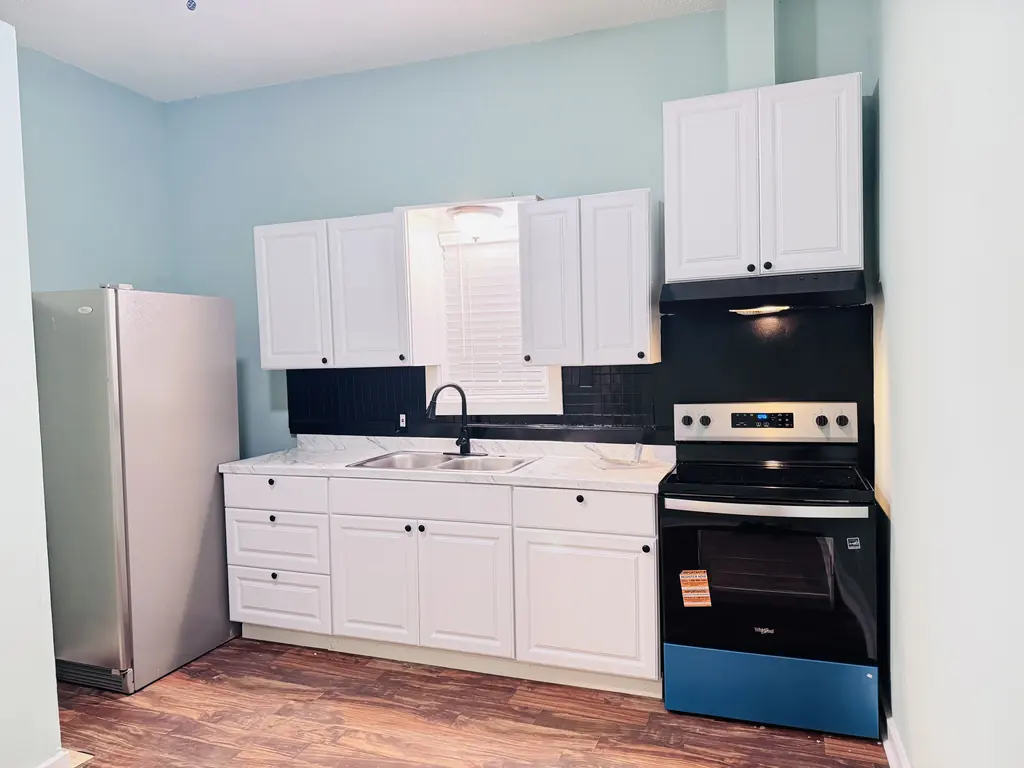 Kitchen walls painted mint green